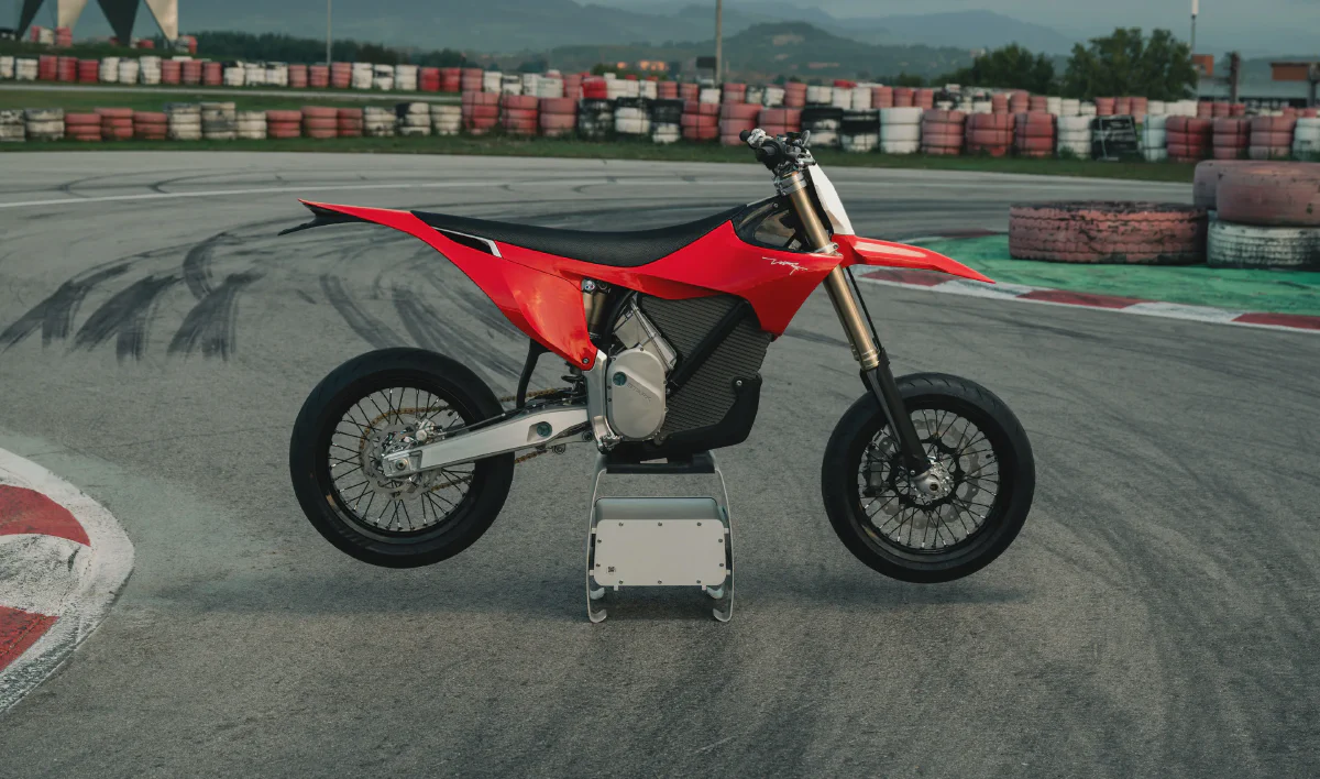 Stark VARG SM : 80 chevaux, 91 kg et un couple monstrueux pour écraser les Supermotos thermiques